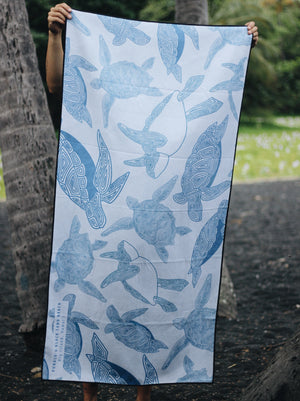 Turtle Pattern Blue & White Microfiber Sand-Proof Towel